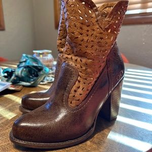 BetStu ankle boot